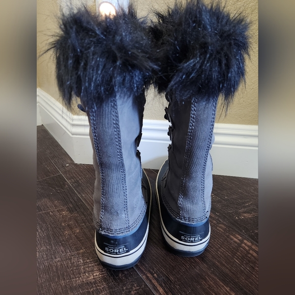 Sorel Women's Joan of Arctic Gray Snow Boots, Size 7 - Picture 5 of 9